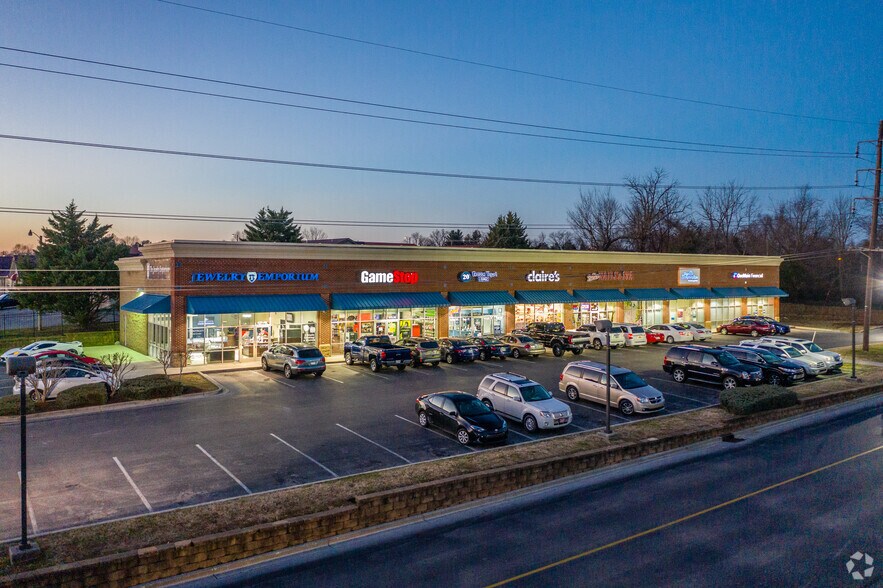 More Photos Of 377 W Jackson St, Cookeville Unknown For Lease