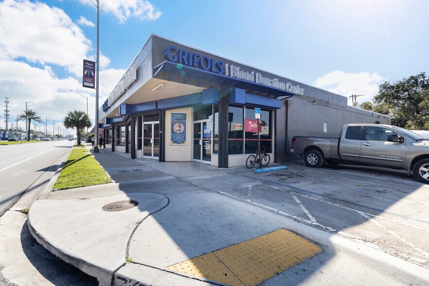 More Photos Of 10190-10192 NW 7th Ave, Miami Storefront For Lease