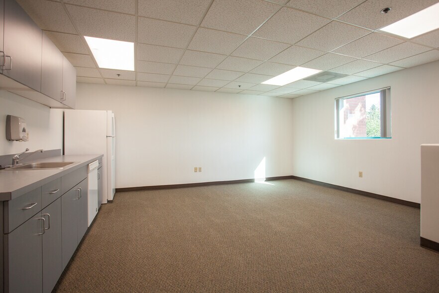 More Photos Of 29755-29757 SW Boones Ferry Rd, Wilsonville Office For Sale