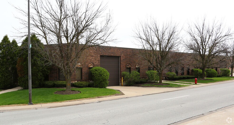 More Photos Of 1665-1675 Tonne Rd, Elk Grove Village Research And Development For Lease