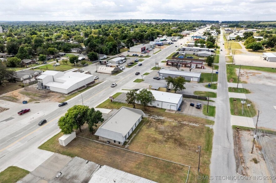 More Photos Of 1236 E Main St, Cushing Medical For Sale