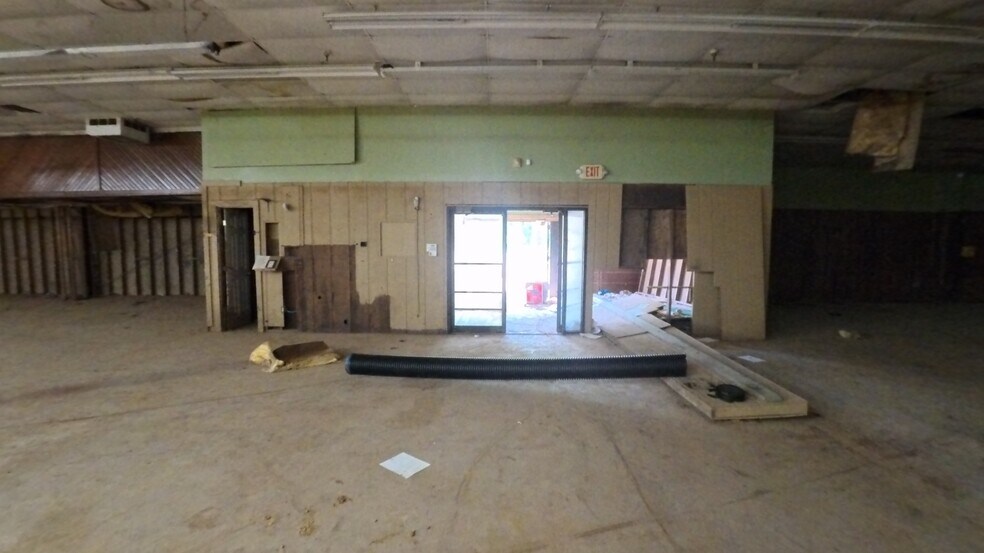More Photos Of 5800 Midland Blvd, Fort Smith Sports And Entertainment For Lease