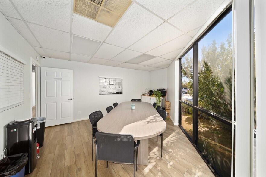 More Photos Of 647 W Avenue L 14, Lancaster Service For Lease