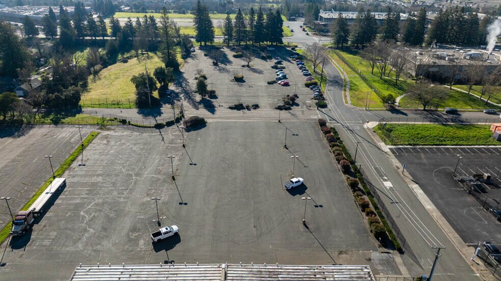 More Photos Of Northpoint Pky, Santa Rosa Land For Lease