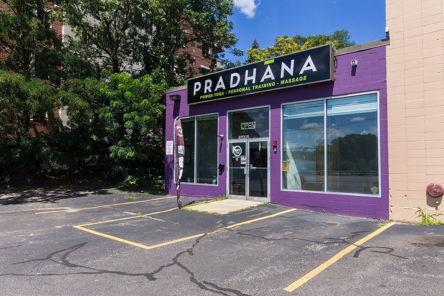 More Photos Of 1524 VFW Pky, West Roxbury Storefront For Lease