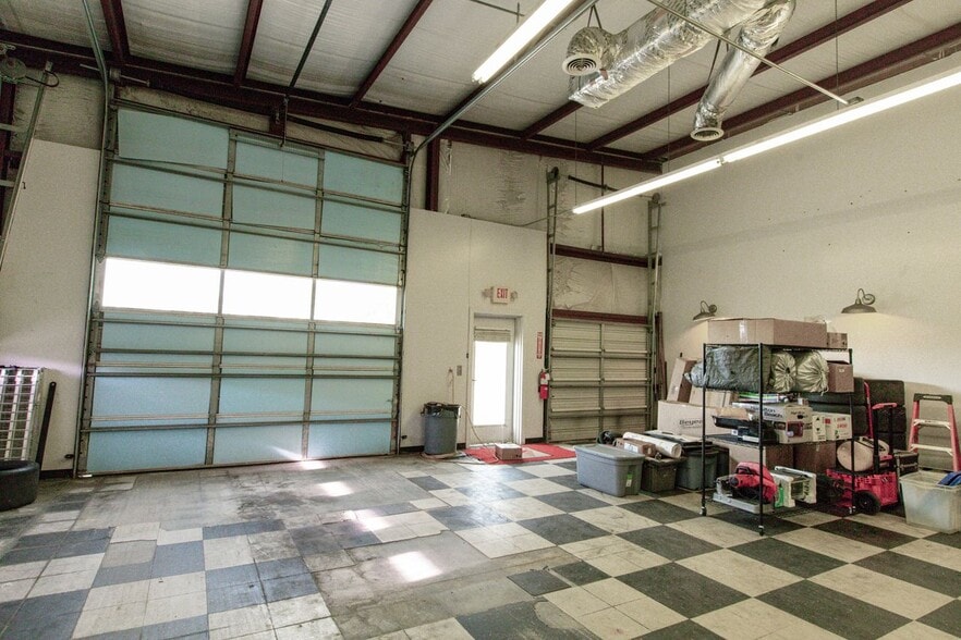 More Photos Of 3846 George II Hwy, Southport Warehouse For Lease