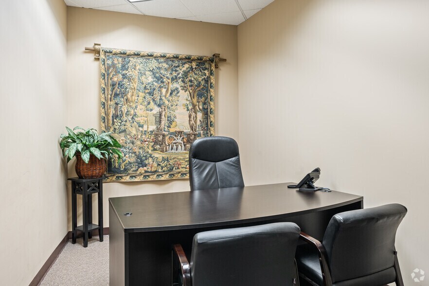 More Photos Of 1000 Town Center Dr, Oxnard Office For Lease