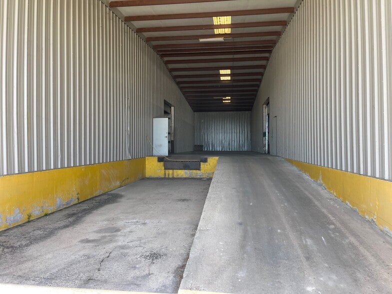More Photos Of 1824 FM-523, Freeport Manufacturing For Lease