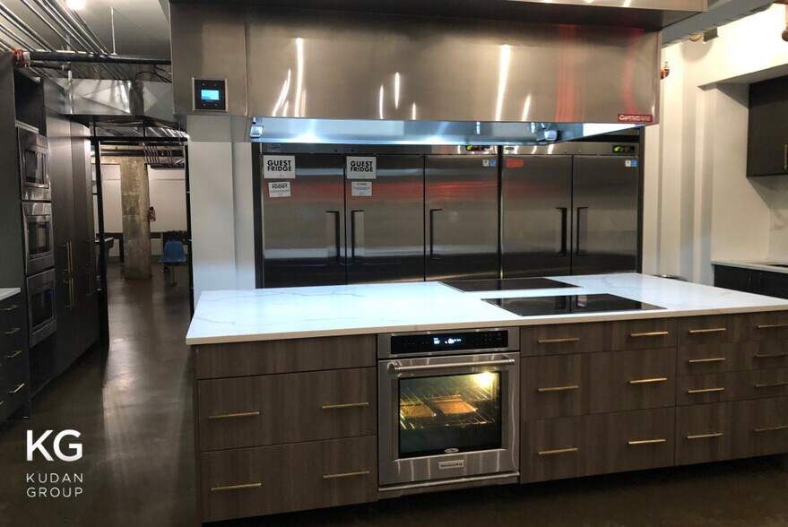 More Photos Of 312 W Chestnut St, Chicago Hospitality For Sale