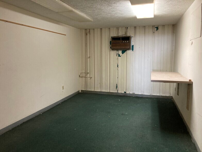 More Photos Of 2419 Sybrandt Rd, Traverse City Warehouse For Lease
