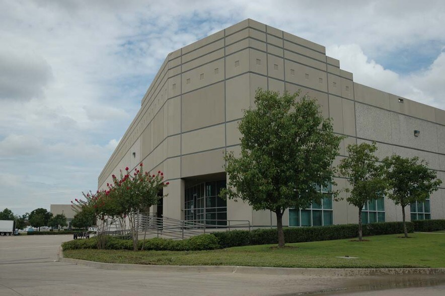 More Photos Of 2880 113th St, Grand Prairie Industrial For Sale