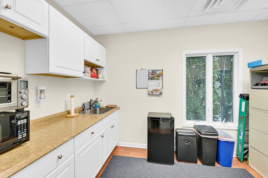 More Photos Of 21 Orchard St, Denville Medical For Lease