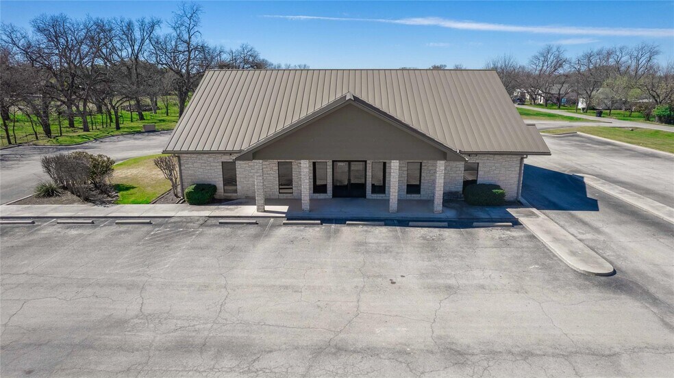 More Photos Of 3101 Austin Ave, Brownwood Bank For Sale