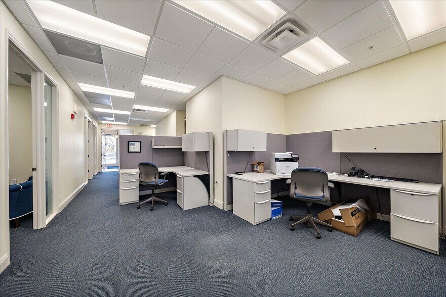 More Photos Of 5601-5605 Marquesas Cir, Sarasota Office For Sale