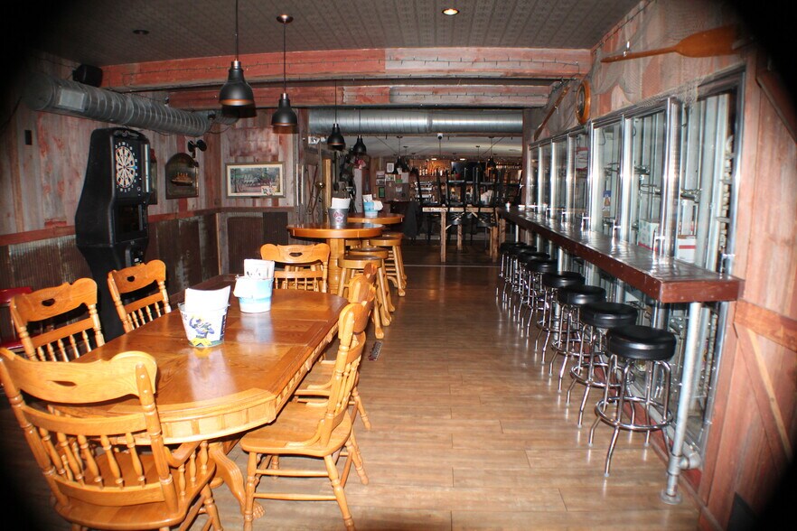 More Photos Of N51W34950 E Wisconsin Ave, Okauchee Specialty For Lease