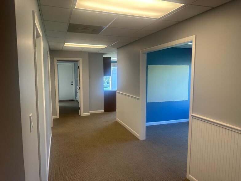 More Photos Of 198 North Main St, Rutland Town Office For Lease