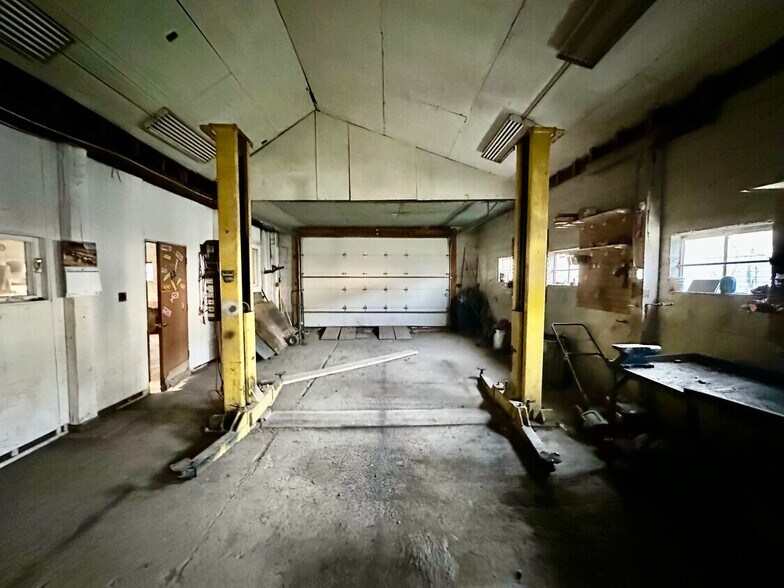 More Photos Of 1501 Oxford State Rd, Middletown Auto Repair For Lease
