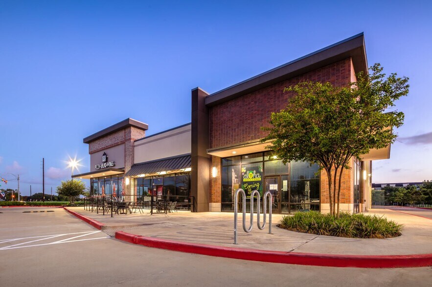 More Photos Of 1922 Greenhouse Rd, Houston General Retail For Lease