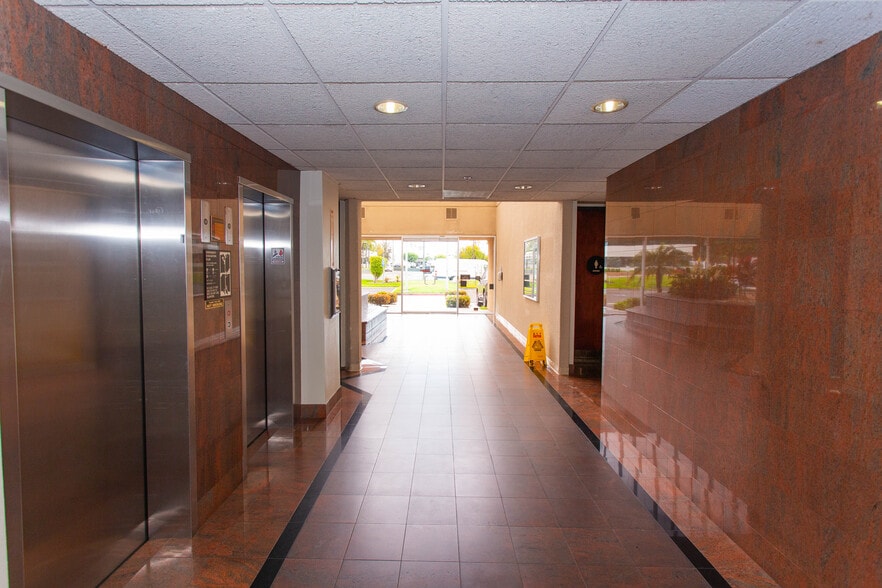 More Photos Of 1855 W Katella Ave, Orange Office Residential For Lease