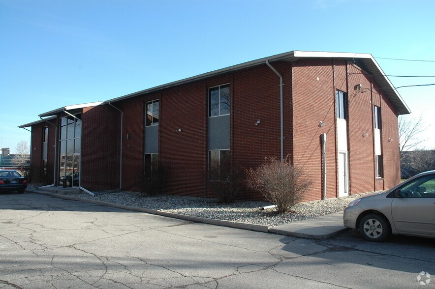More Photos Of 23555 Northwestern Hwy, Southfield Office For Lease