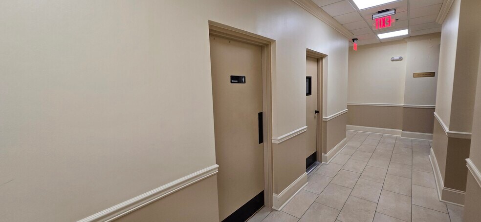 More Photos Of 2375 Tamiami Trl N, Naples Loft Creative Space For Sale