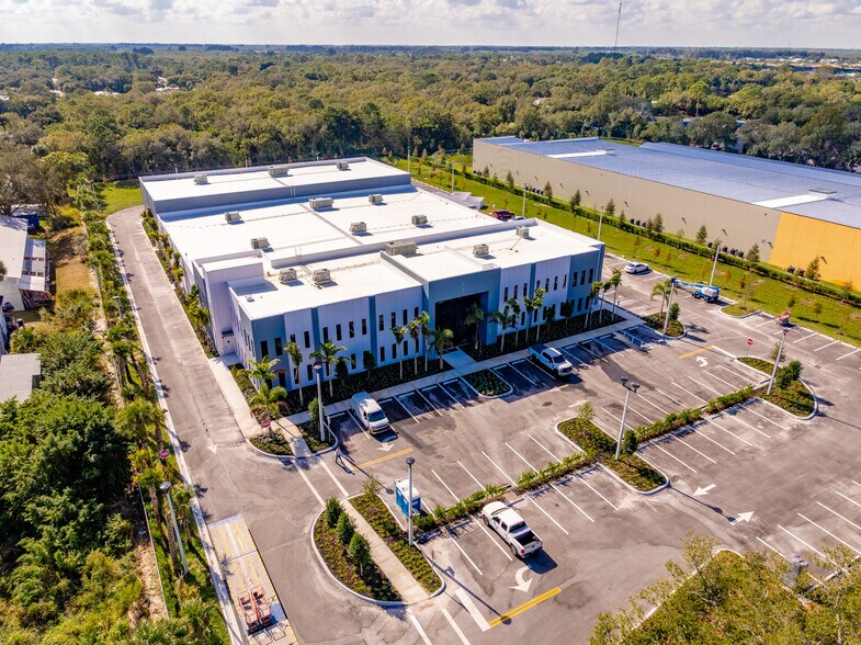 More Photos Of 3755 9th SW st, Vero Beach Office For Lease