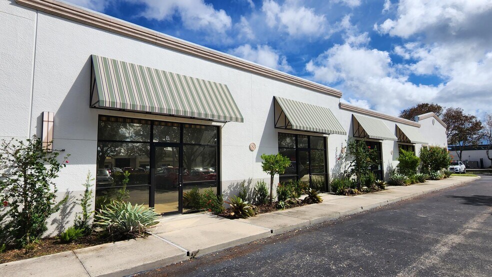 More Photos Of 2805 S Horseshoe Dr, Naples Showroom For Lease