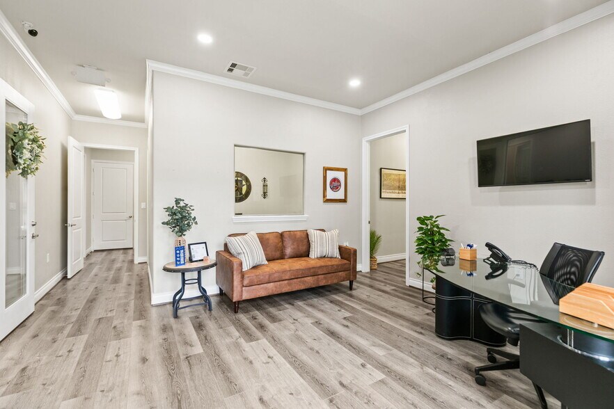 More Photos Of 13715 Office Park Dr, Houston Office For Sale