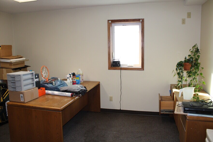 More Photos Of 120 9th St SW, Clarion Flex For Sale