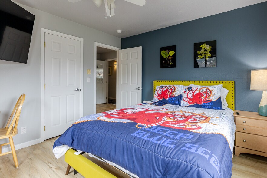 More Photos Of 105 S 6th Ave, Rockaway Beach Hotel For Sale