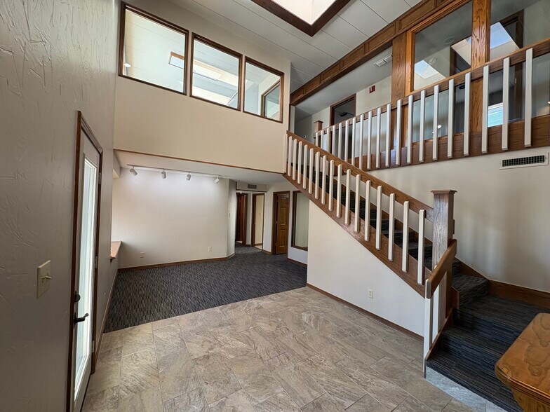 More Photos Of 614 N Travis St, Sherman Office For Lease