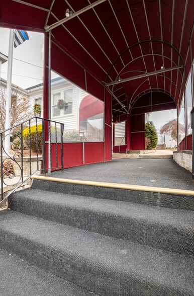 More Photos Of 11 Linden St, Reading Funeral Home For Sale