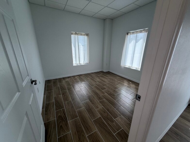 More Photos Of 1850 Whitfield Ave, Sarasota Industrial For Lease