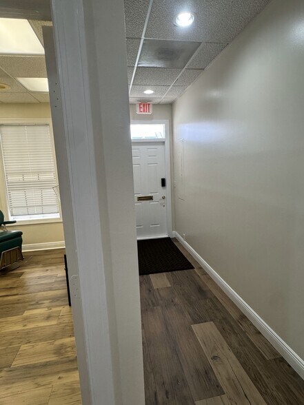 More Photos Of 1044 Goodlette-Frank Rd N, Naples Medical For Lease