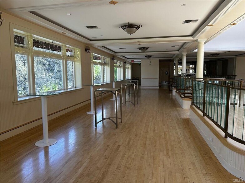 More Photos Of 200 Wall St, Chico Bar For Sale