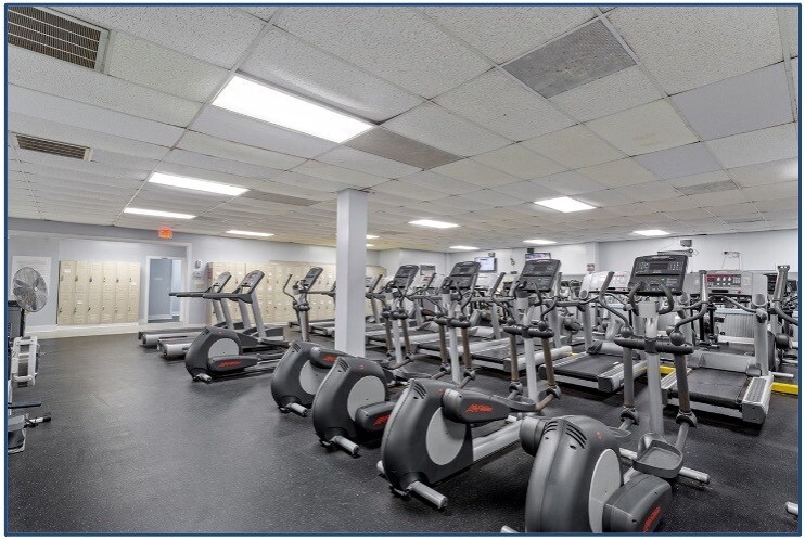 More Photos Of 104 N Marine Blvd, Jacksonville Health Club For Sale