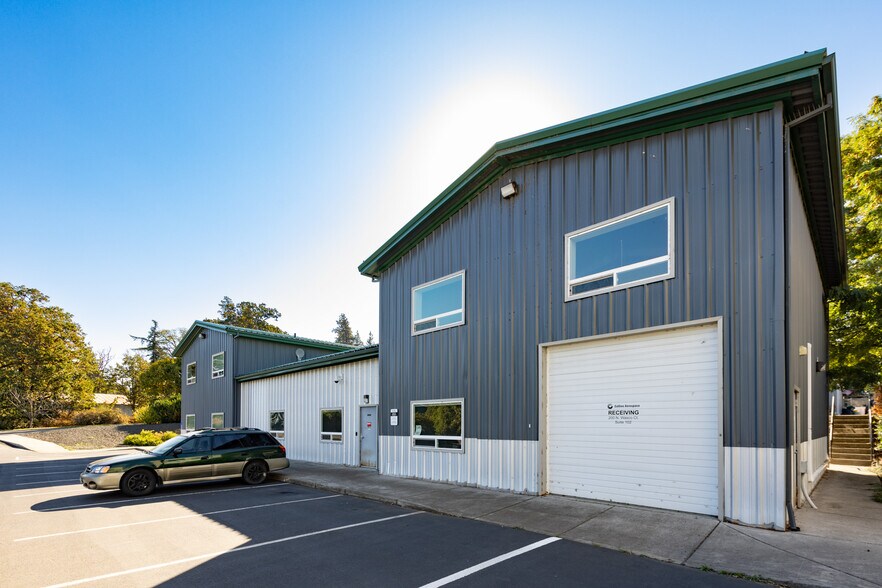 More Photos Of 200 N Wasco Ct, Hood River Warehouse For Sale
