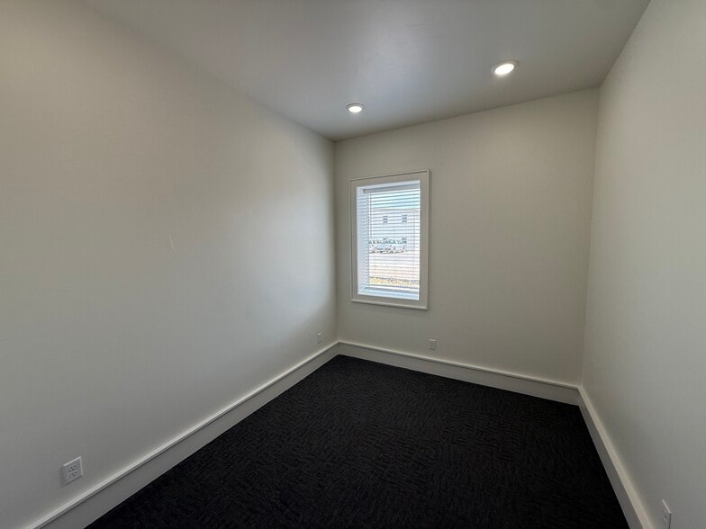 More Photos Of 8808 Valencia Ave, Lubbock Warehouse For Sale