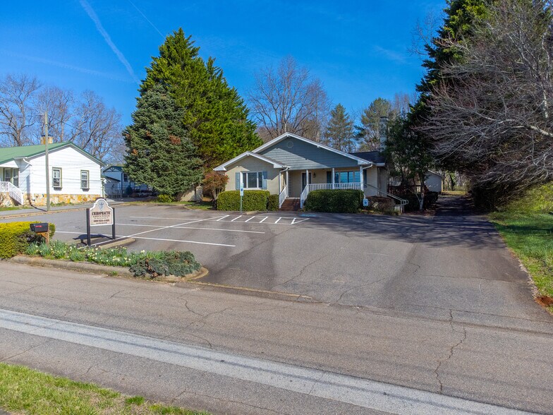 More Photos Of 156 White Oak St, Franklin Medical For Sale