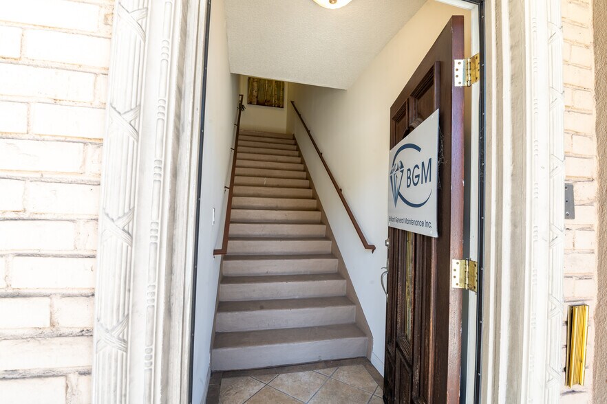 More Photos Of 12041-12043 Jefferson Blvd, Culver City Office For Sale