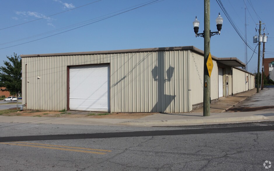 More Photos Of 33 Laura St, Winder Warehouse For Lease