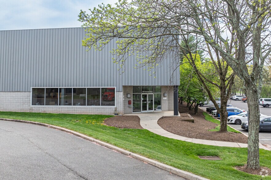 More Photos Of 100 Randolph Rd, Somerset Light Distribution For Lease