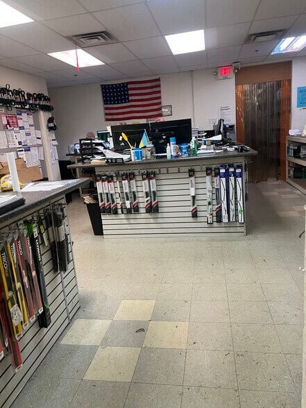 More Photos Of 1032-1034 Saw Mill Run Blvd W, Pittsburgh Light Manufacturing For Lease