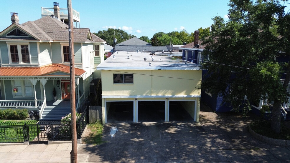 Primary Photo Of 3417 Avenue O, Galveston Apartments For Sale