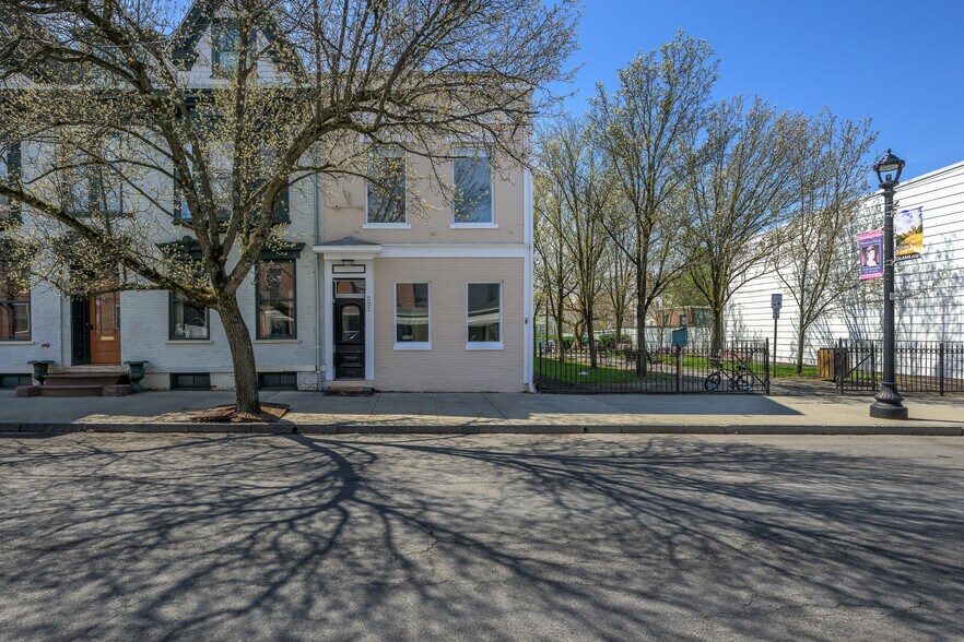 More Photos Of 237 Warren St, Hudson Storefront Retail Residential For Sale
