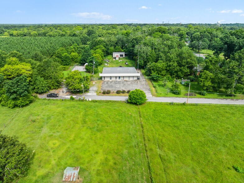 More Photos Of 106 Torrence Rd, Tuskegee Office For Sale