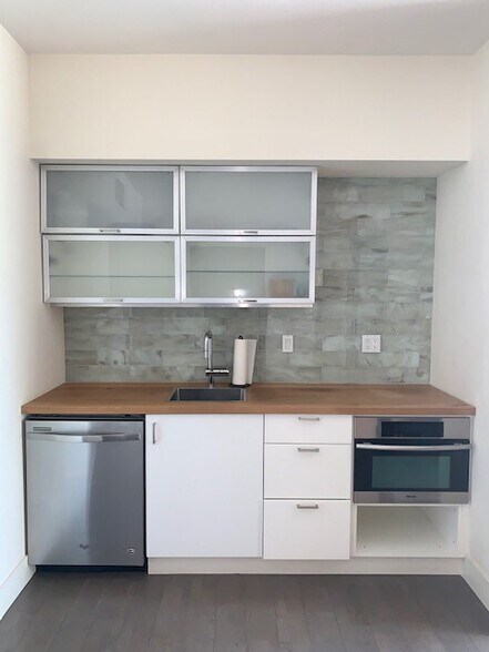 More Photos Of 13721 Ventura Blvd, Sherman Oaks Loft Creative Space For Lease