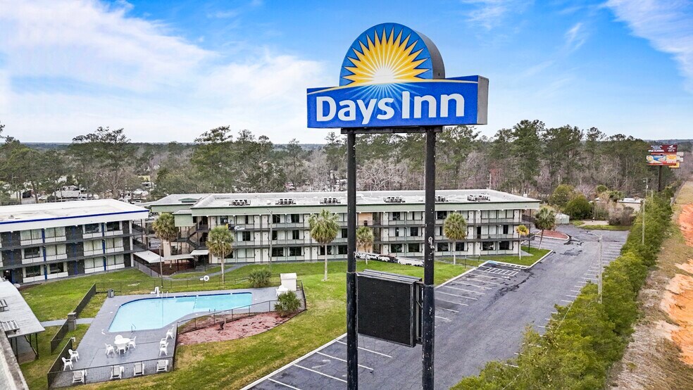 More Photos Of 1389 N Saint Augustine Rd, Valdosta Hotel For Sale