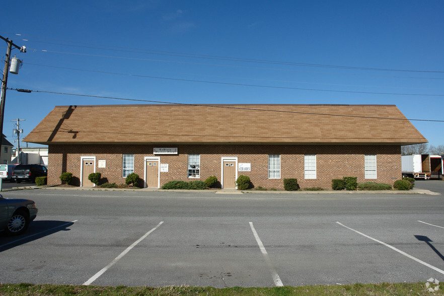 Primary Photo Of 11 N Maple Ave, La Plata Medical For Lease