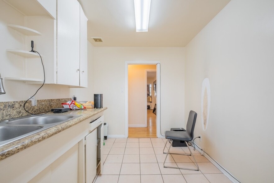 More Photos Of 6623 San Fernando Rd, Glendale Storefront Retail Office For Sale